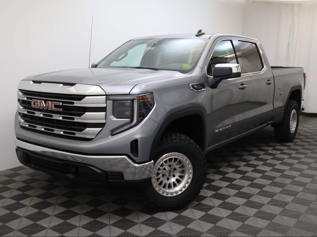 2025 GMC Sierra 1500 Crew Cab SLE 4WD
