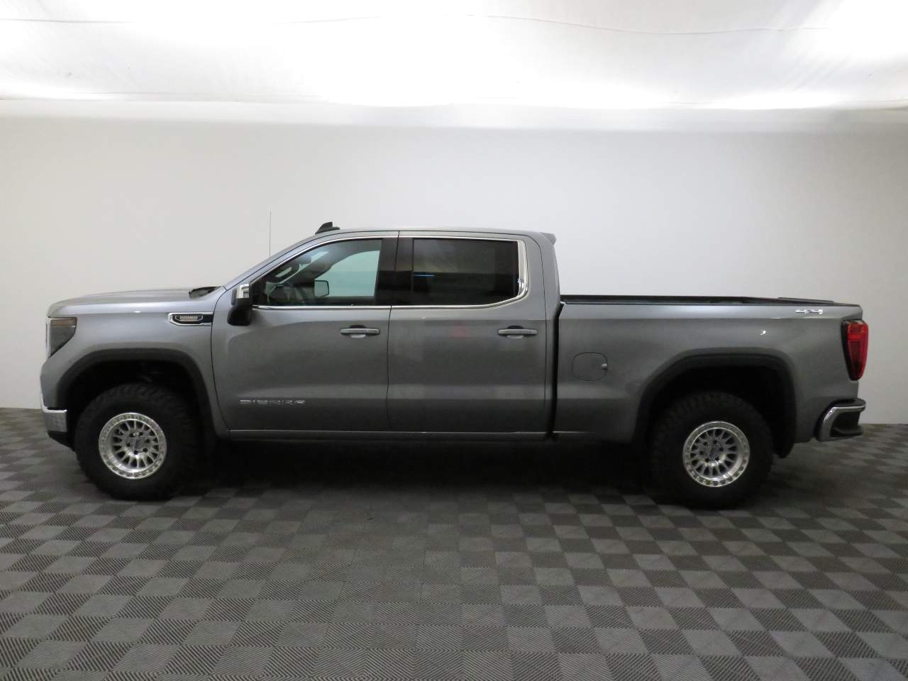 2025 GMC Sierra 1500 Crew Cab SLE 4WD
