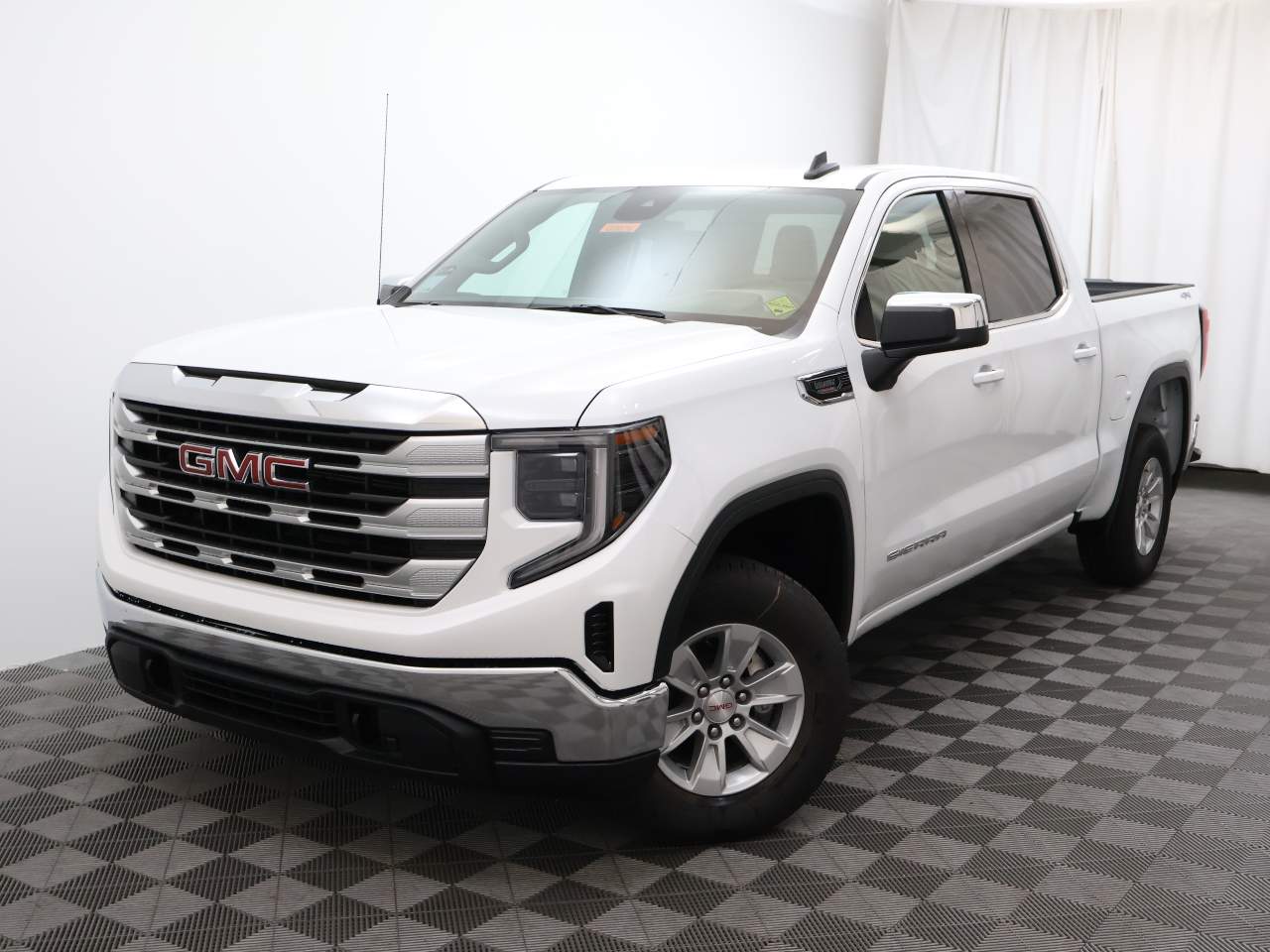 2025 GMC Sierra 1500 Crew Cab SLE 4WD