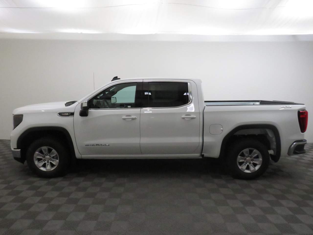 2025 GMC Sierra 1500 Crew Cab SLE 4WD