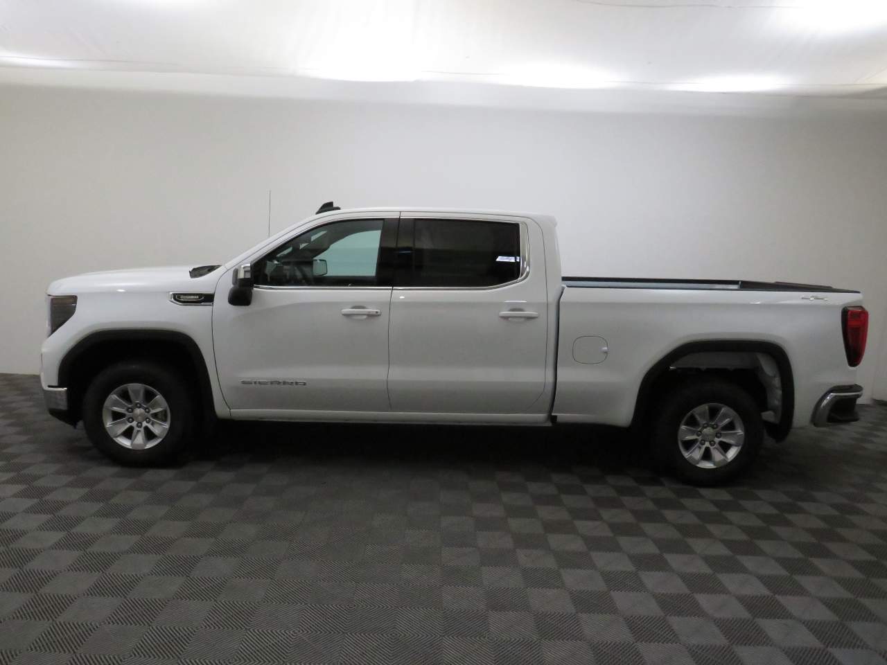 2025 GMC Sierra 1500 Crew Cab SLE 4WD