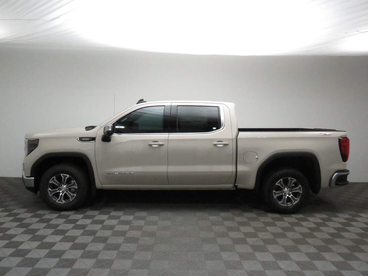 2026 GMC Sierra 1500 Crew Cab SLE 4WD