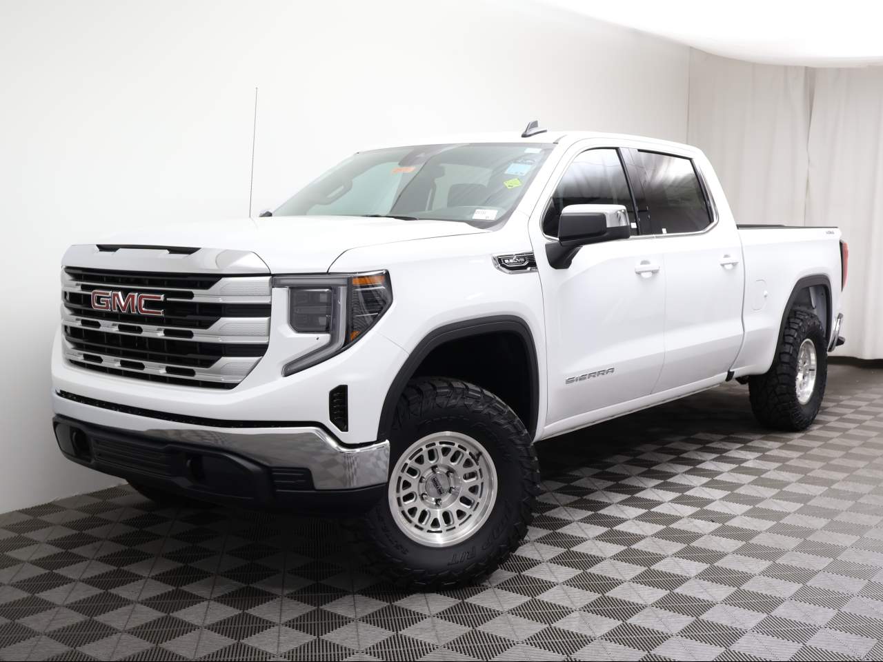 2026 GMC Sierra 1500 Crew Cab SLE 4WD