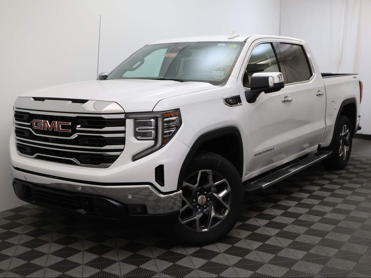 2025 GMC Sierra 1500 Crew Cab SLT 4WD