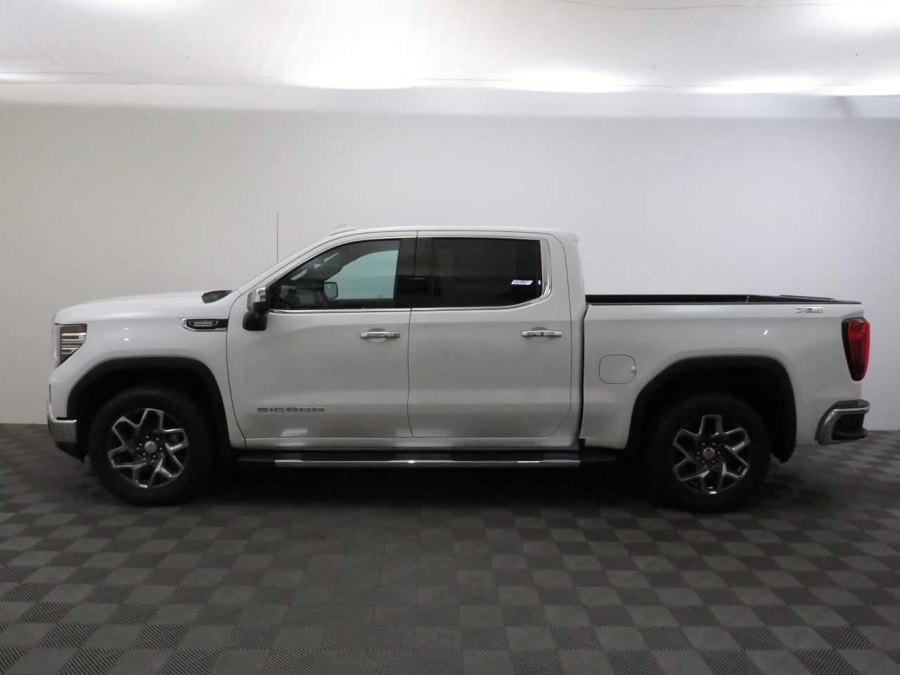 2025 GMC Sierra 1500 Crew Cab SLT 4WD