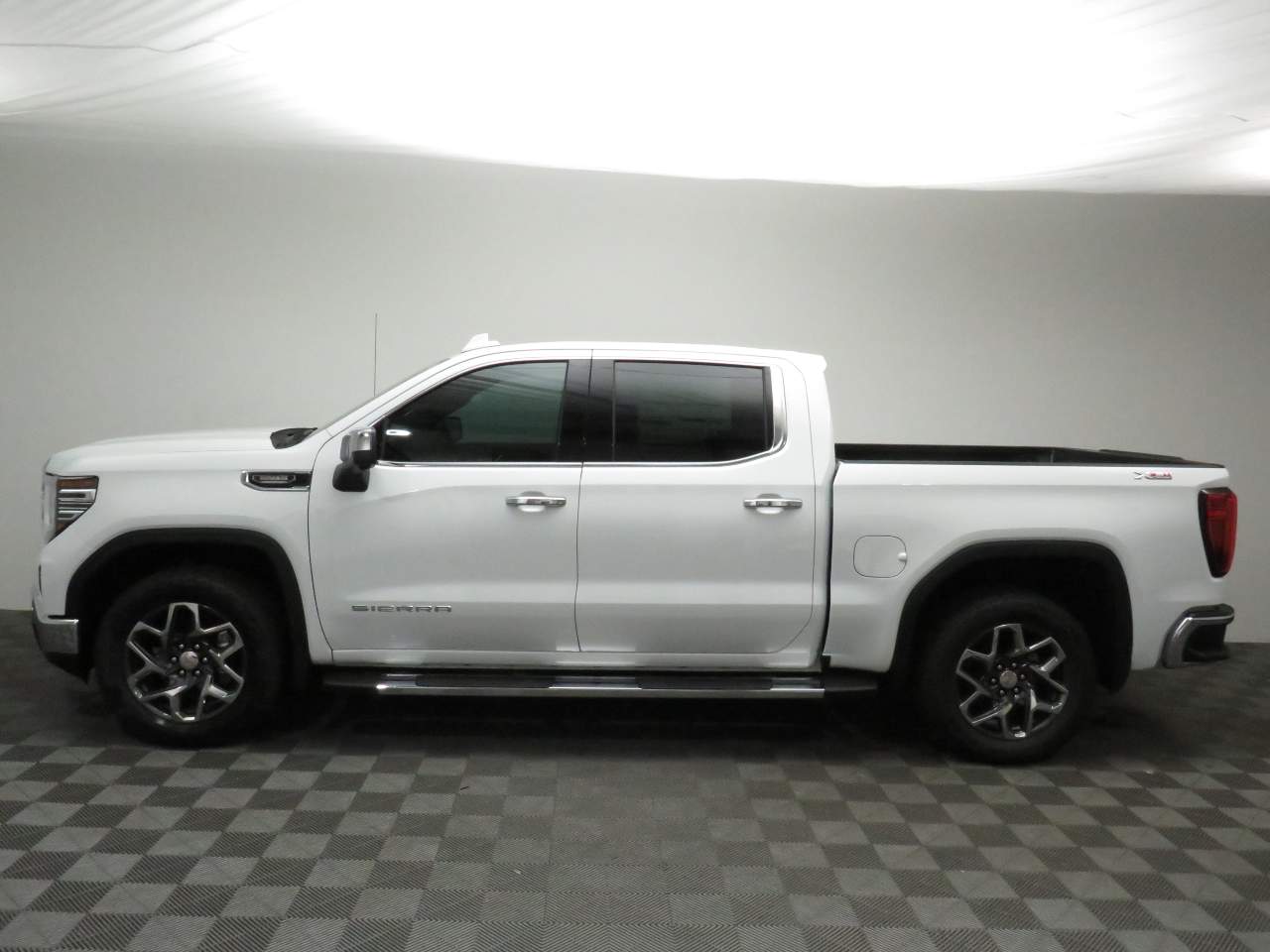 2026 GMC Sierra 1500 Crew Cab SLT 4WD