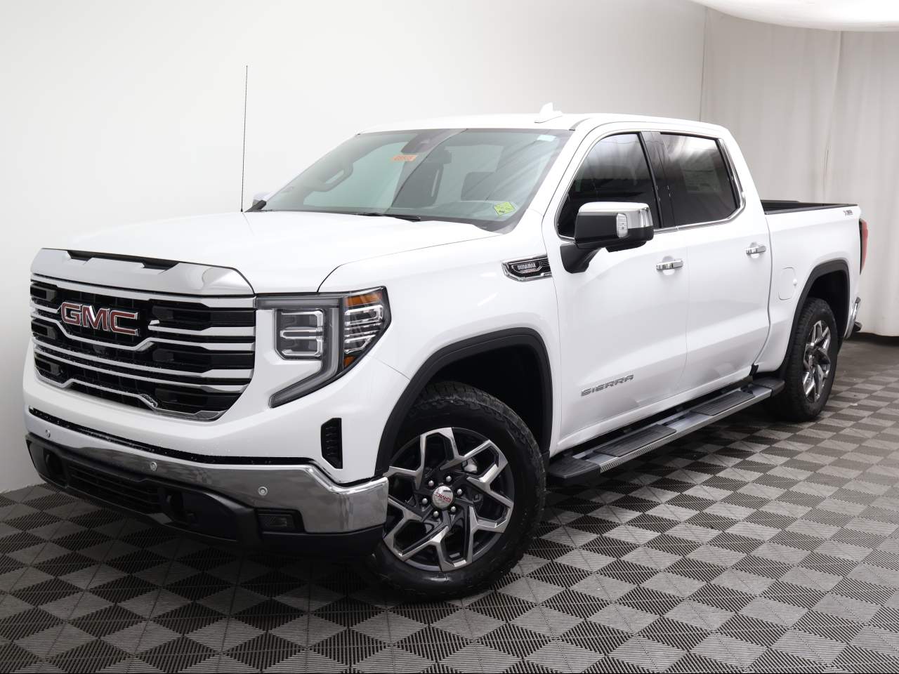 2026 GMC Sierra 1500 Crew Cab SLT 4WD
