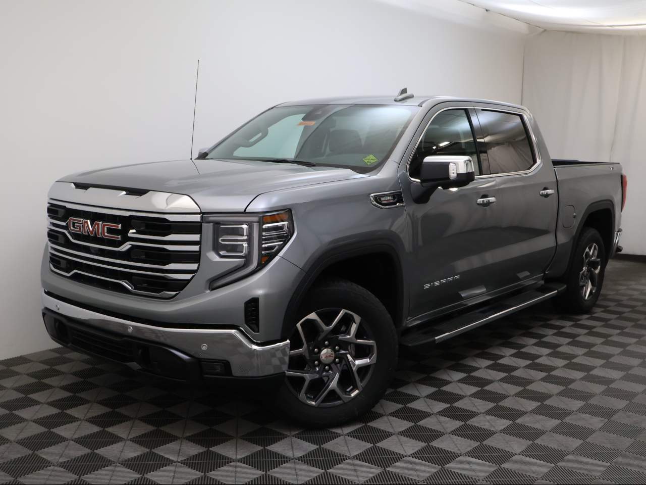 2025 GMC Sierra 1500 Crew Cab SLT 4WD