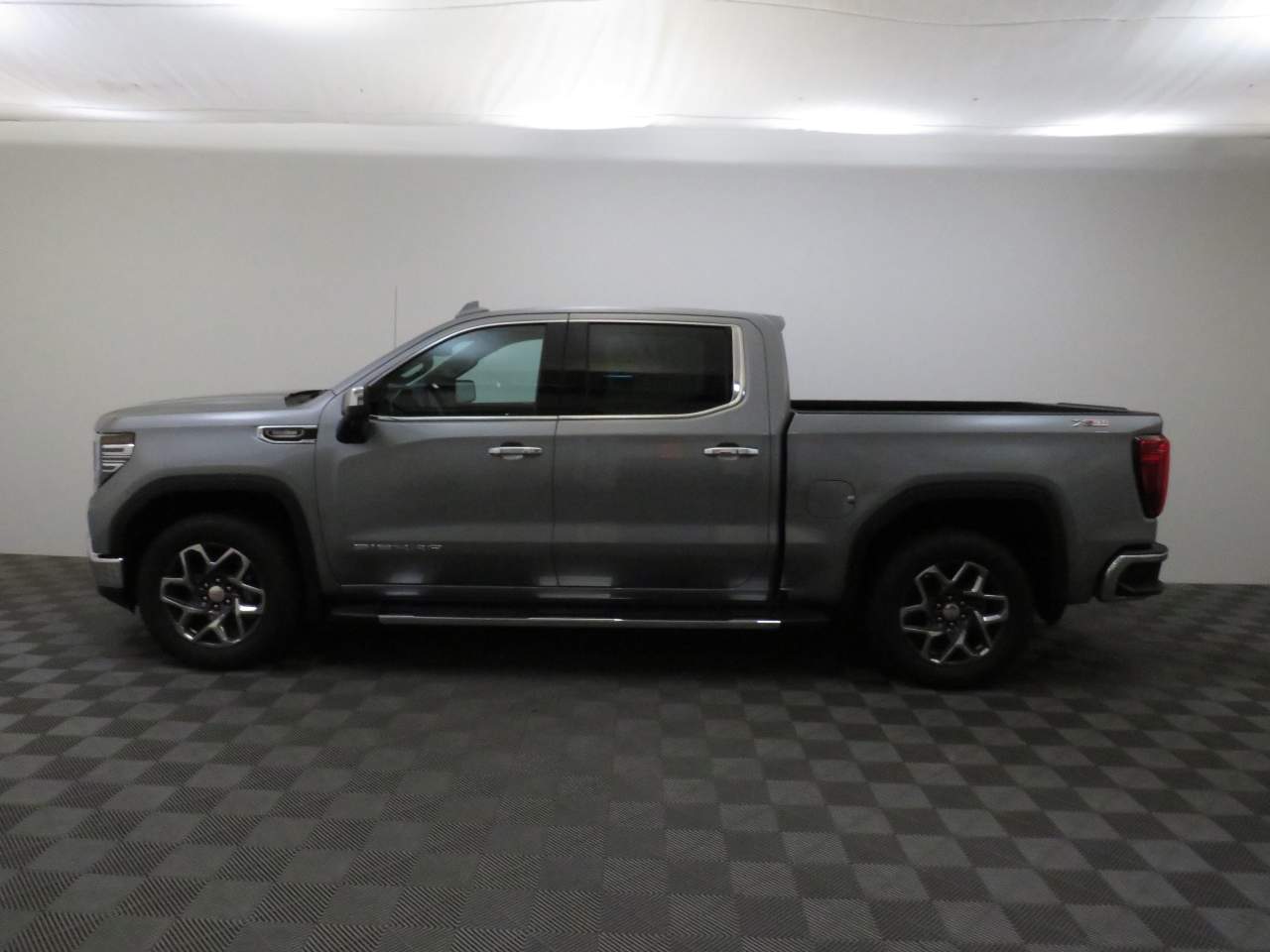 2025 GMC Sierra 1500 Crew Cab SLT 4WD