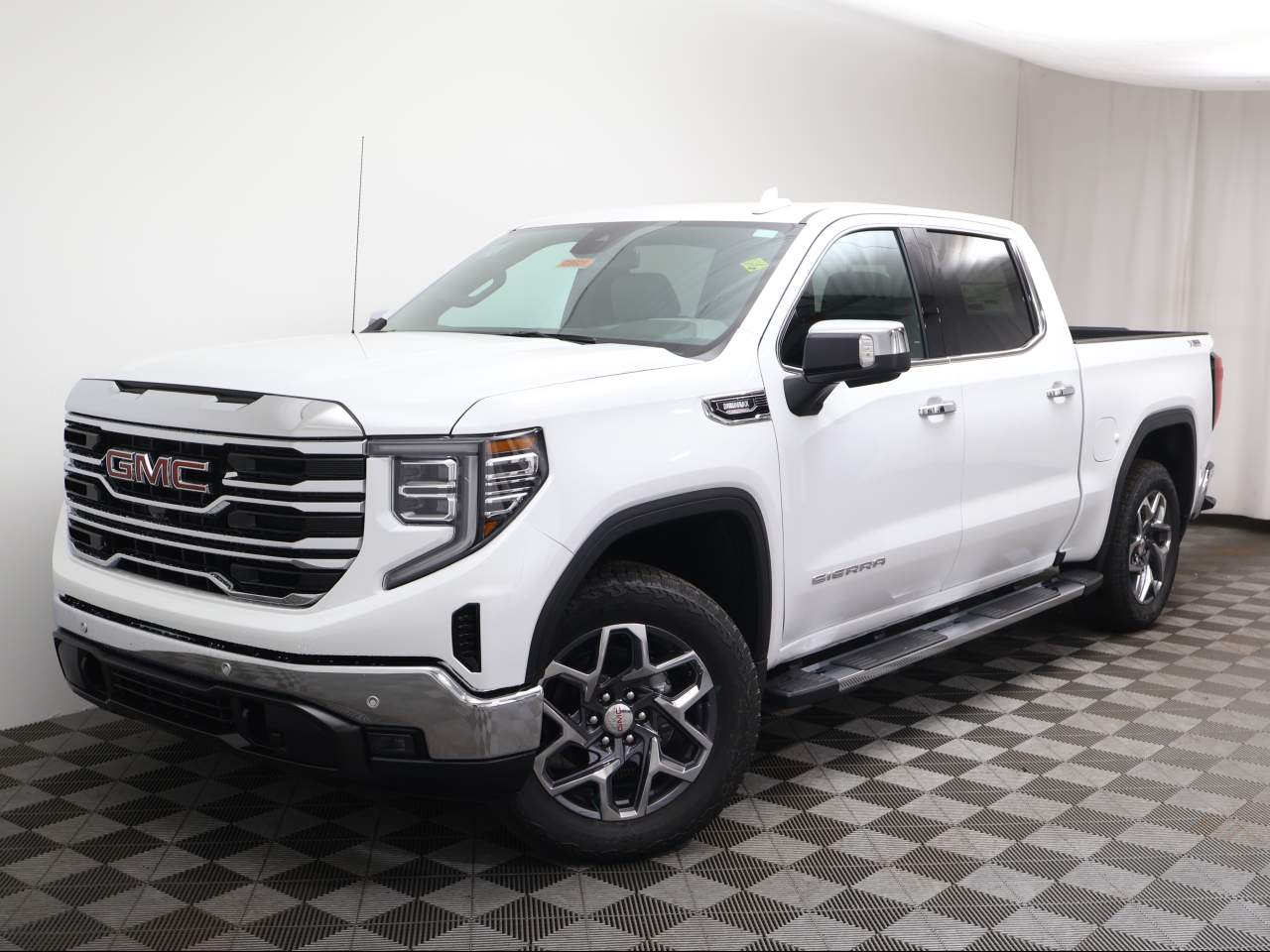 2026 GMC Sierra 1500 Crew Cab SLT 4WD