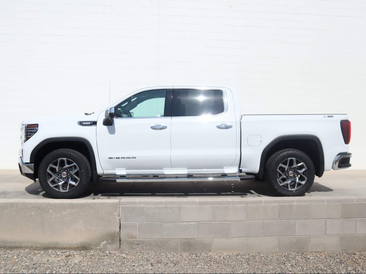 2024 GMC Sierra 1500 Crew Cab SLT 4WD