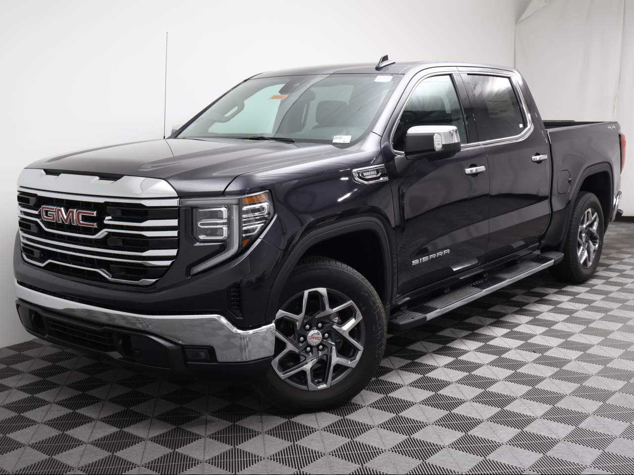 2025 GMC Sierra 1500 Crew Cab SLT 4WD