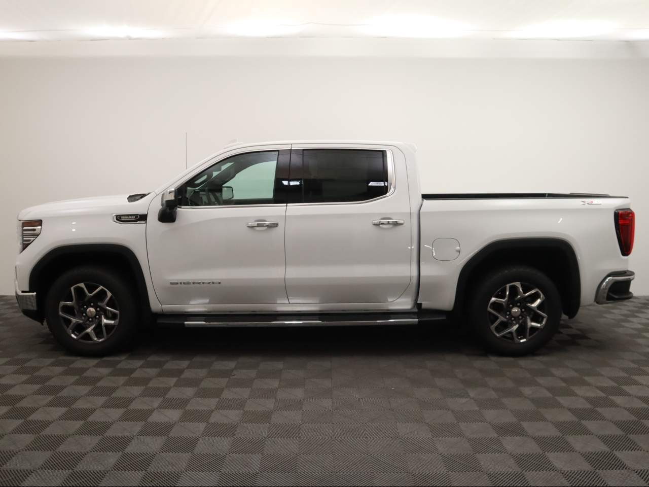 2024 GMC Sierra 1500 Crew Cab SLT 4WD