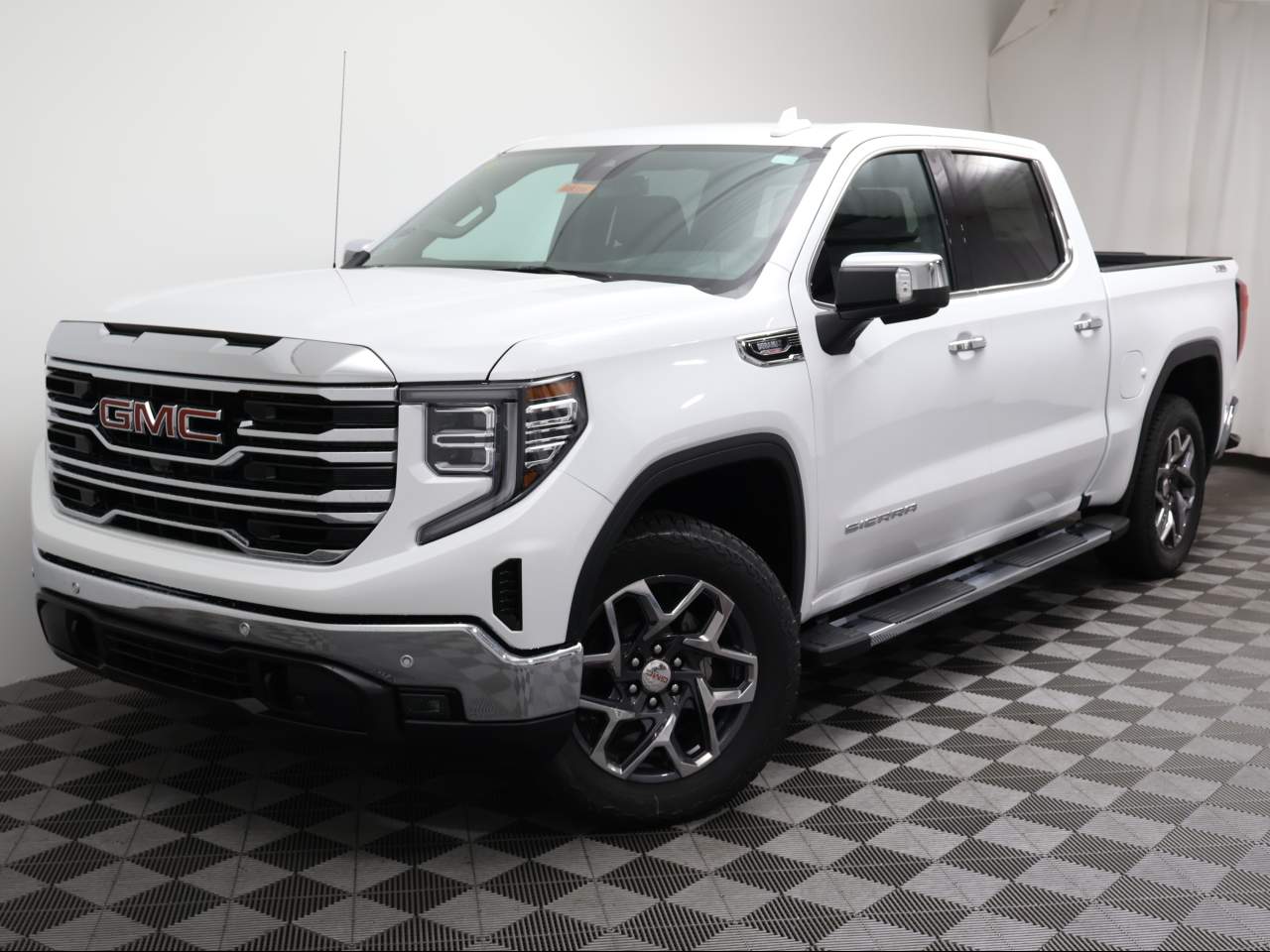 2025 GMC Sierra 1500 Crew Cab SLT 4WD