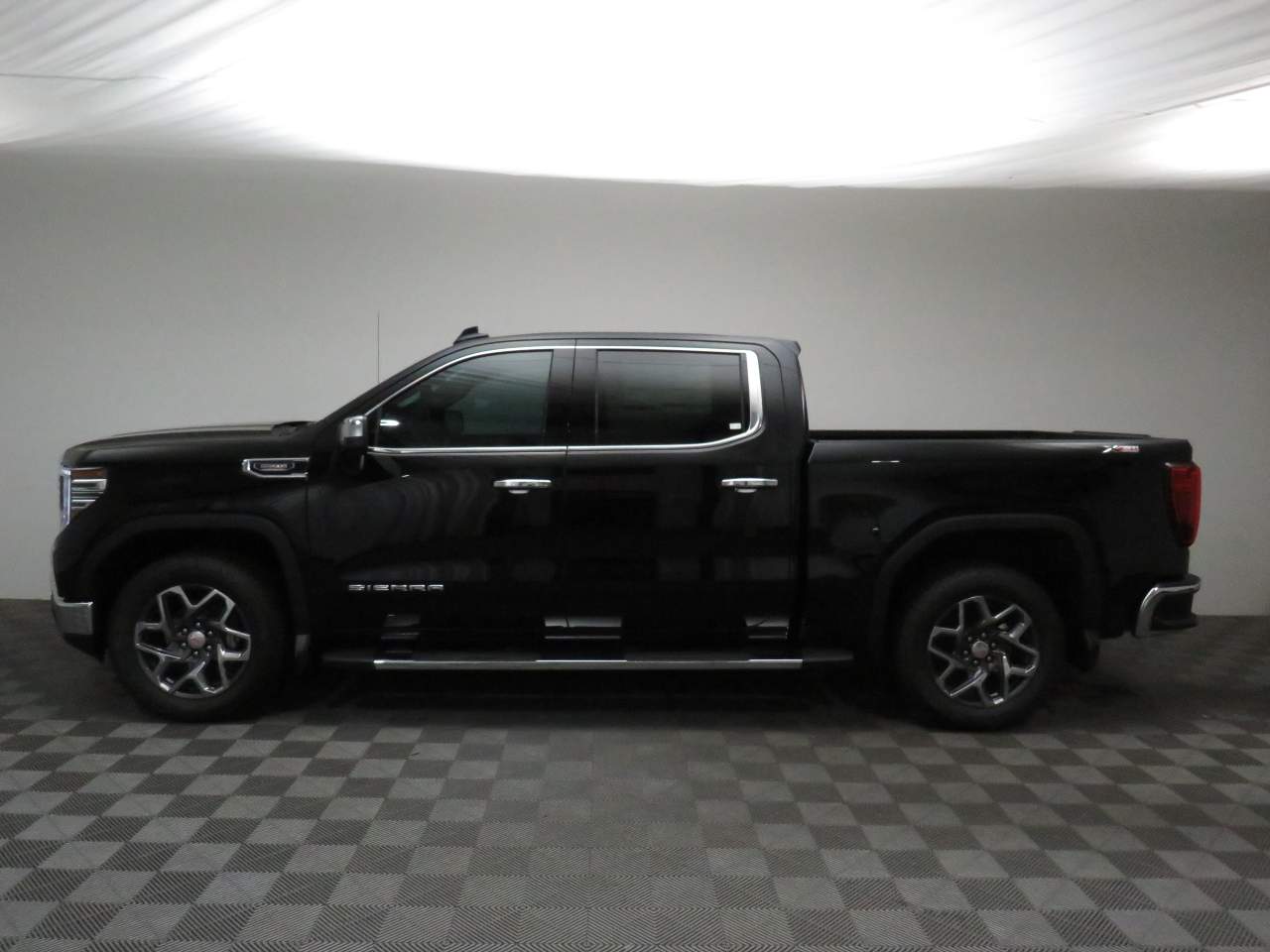 2026 GMC Sierra 1500 Crew Cab SLT 4WD
