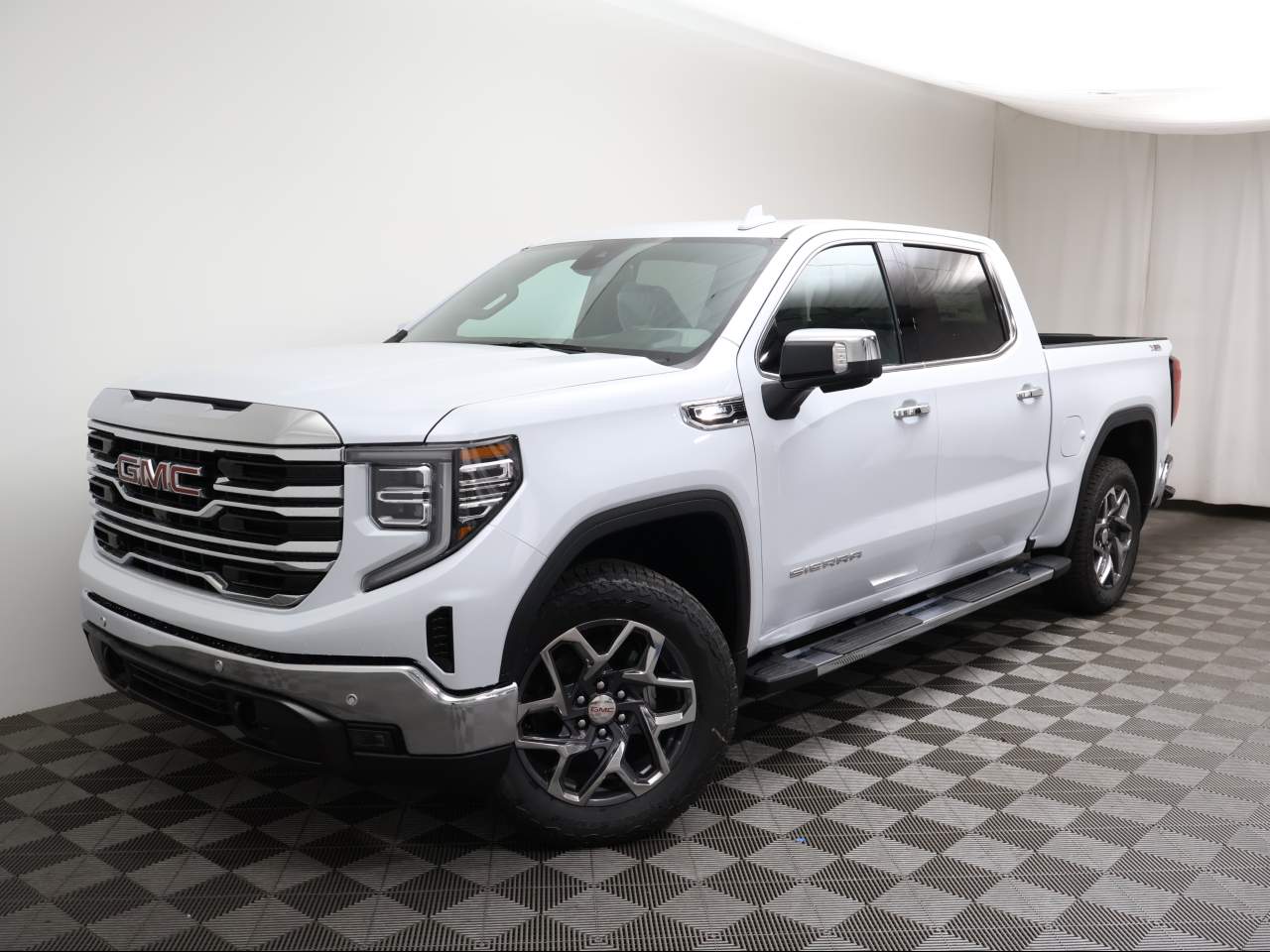 2026 GMC Sierra 1500 Crew Cab SLT 4WD