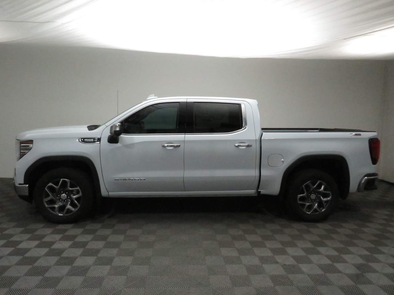 2026 GMC Sierra 1500 Crew Cab SLT 4WD