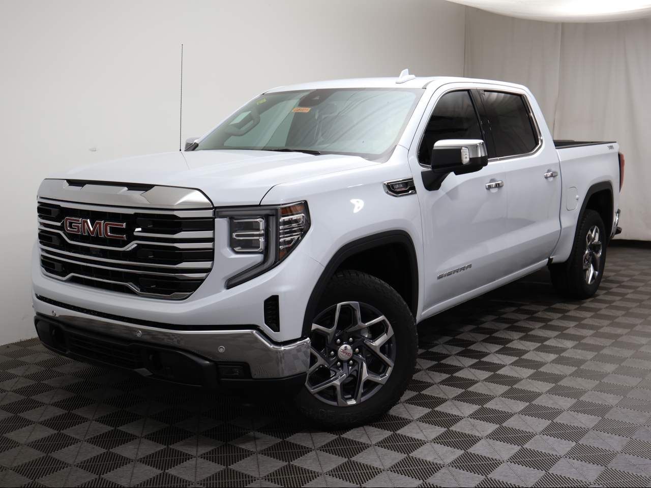 2026 GMC Sierra 1500 Crew Cab SLT 4WD