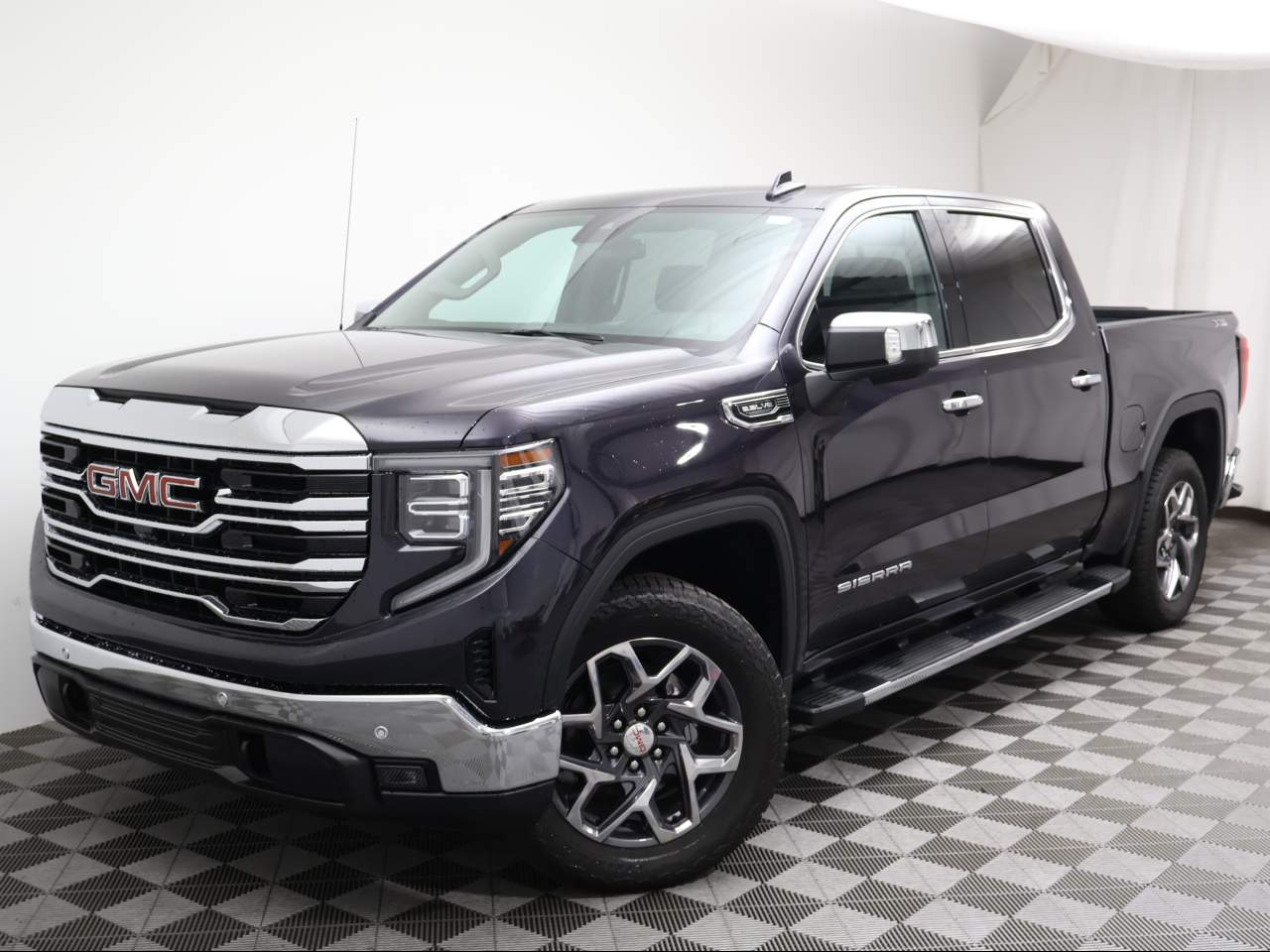 2025 GMC Sierra 1500 Crew Cab SLT 4WD