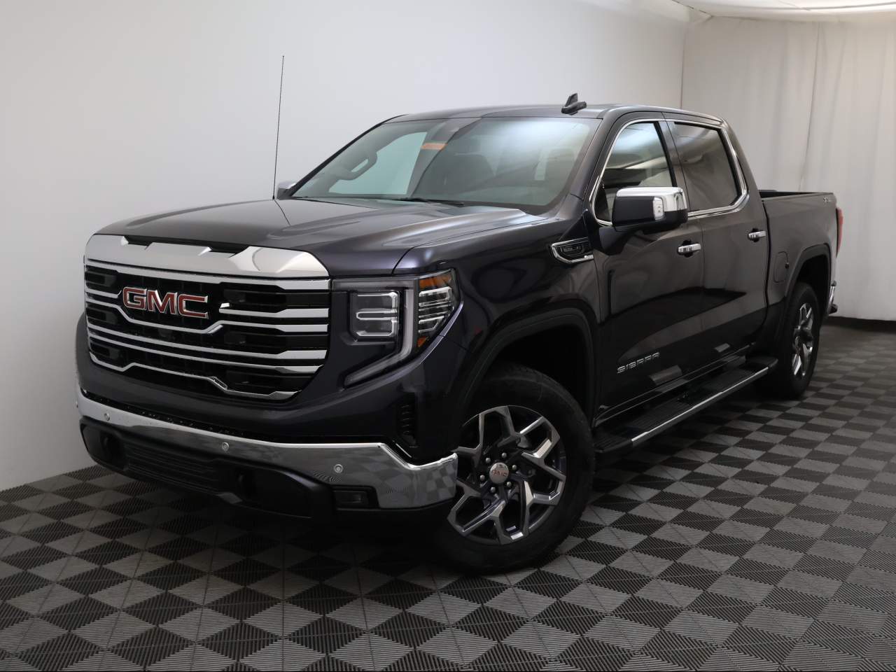 2025 GMC Sierra 1500 Crew Cab SLT 4WD