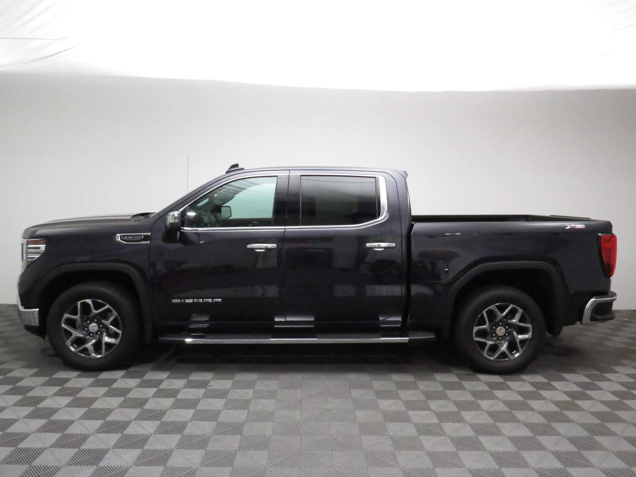 2025 GMC Sierra 1500 Crew Cab SLT 4WD