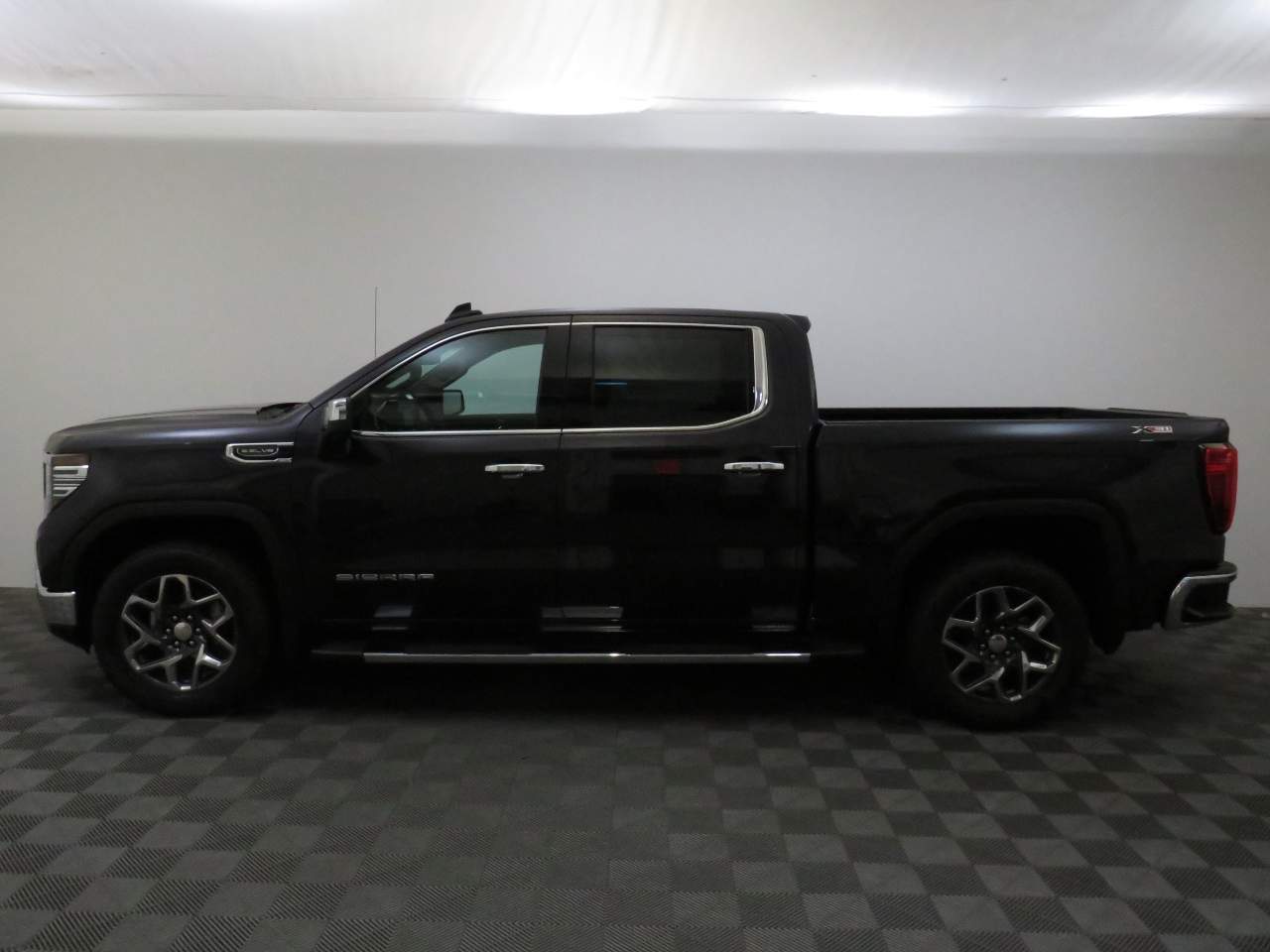 2025 GMC Sierra 1500 Crew Cab SLT 4WD
