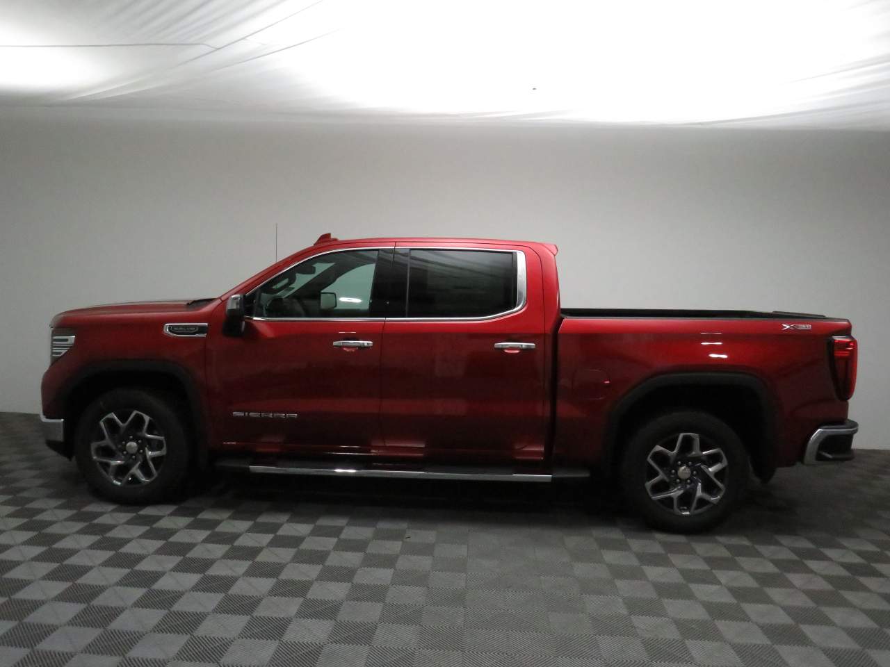 2025 GMC Sierra 1500 Crew Cab SLT 4WD