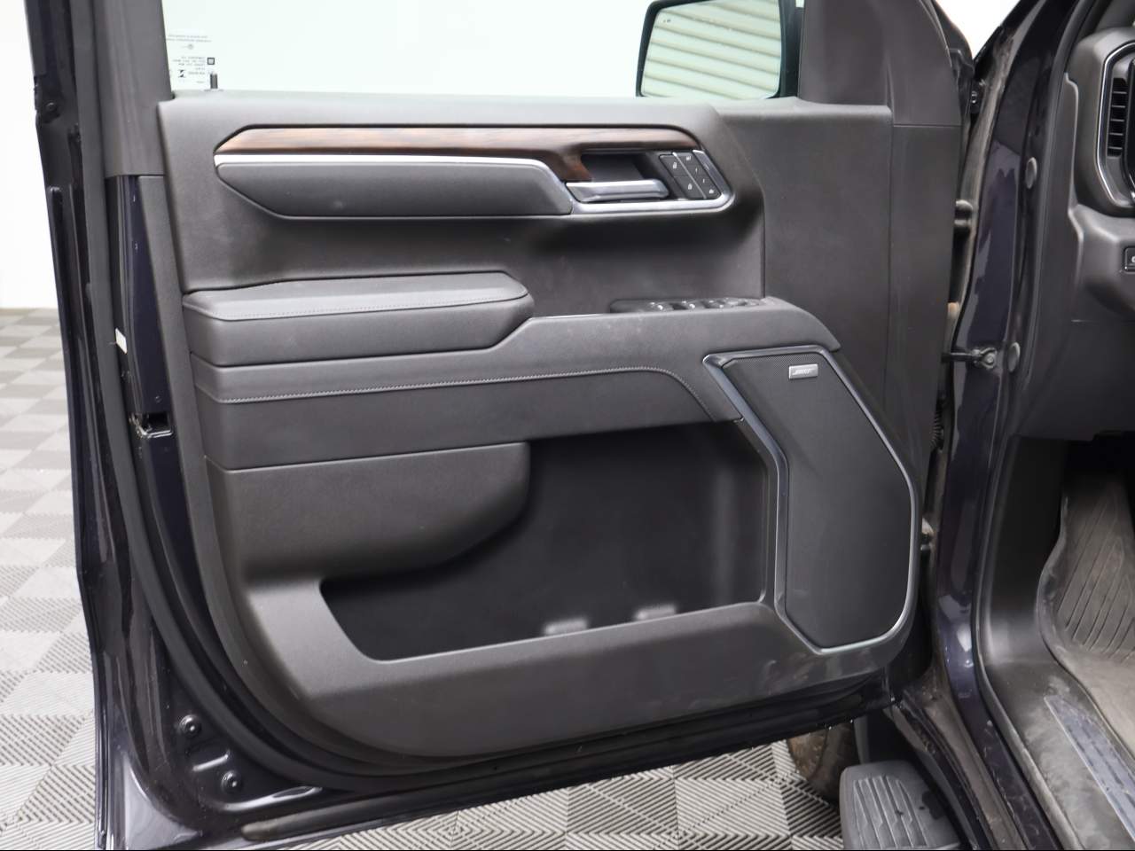 2025 GMC Sierra 1500 SLT - Photo 6