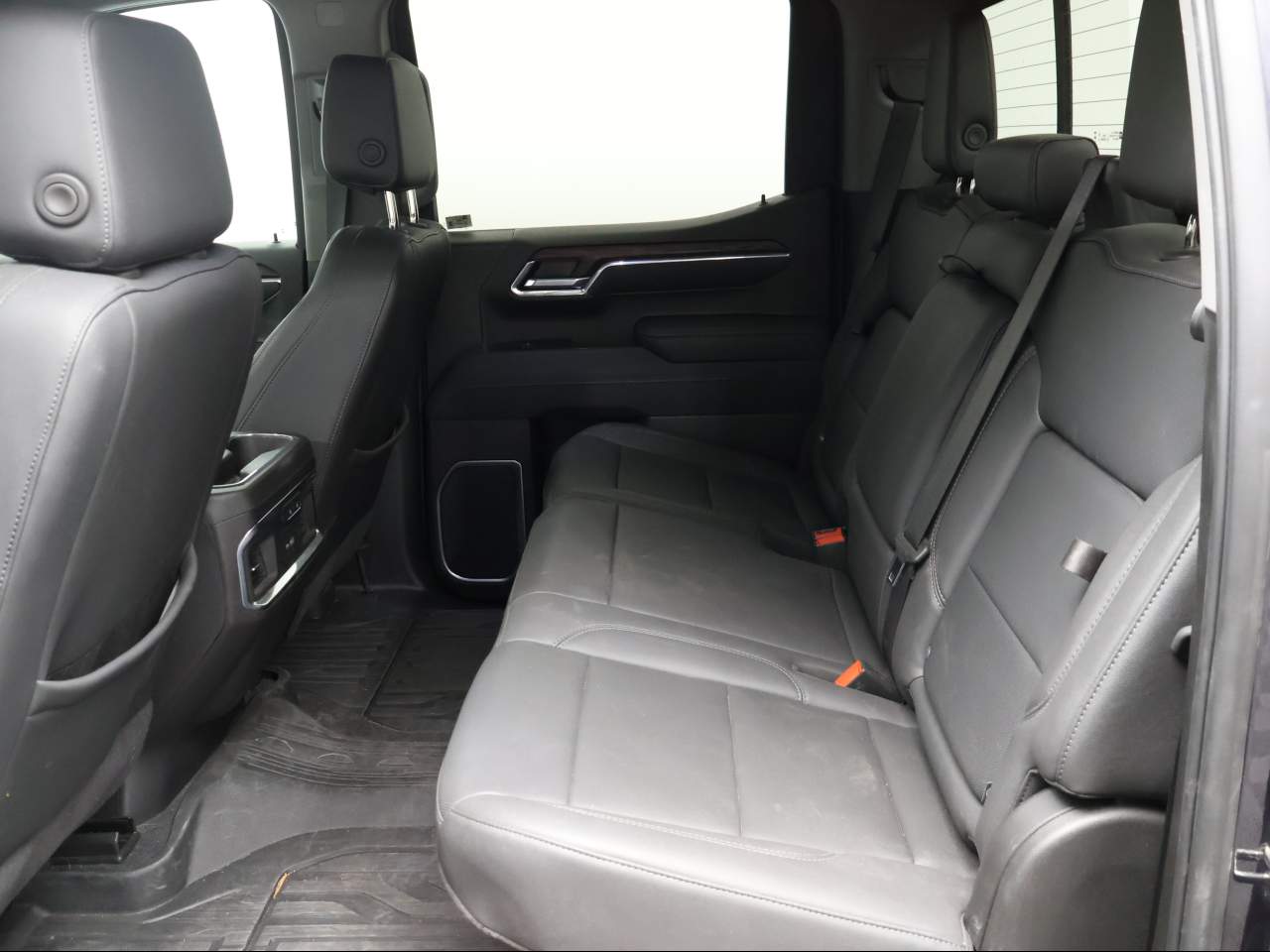 2025 GMC Sierra 1500 SLT - Photo 8