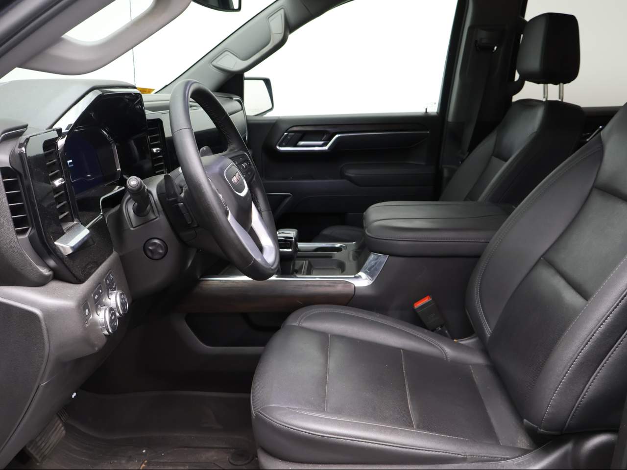 2025 GMC Sierra 1500 SLT - Photo 7