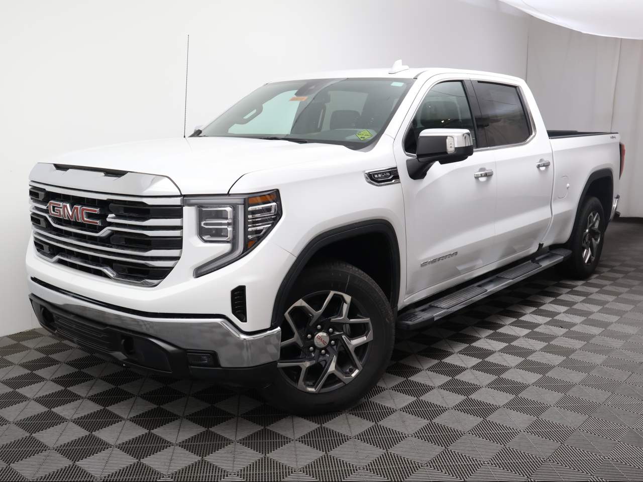 2025 GMC Sierra 1500 Crew Cab SLT 4WD