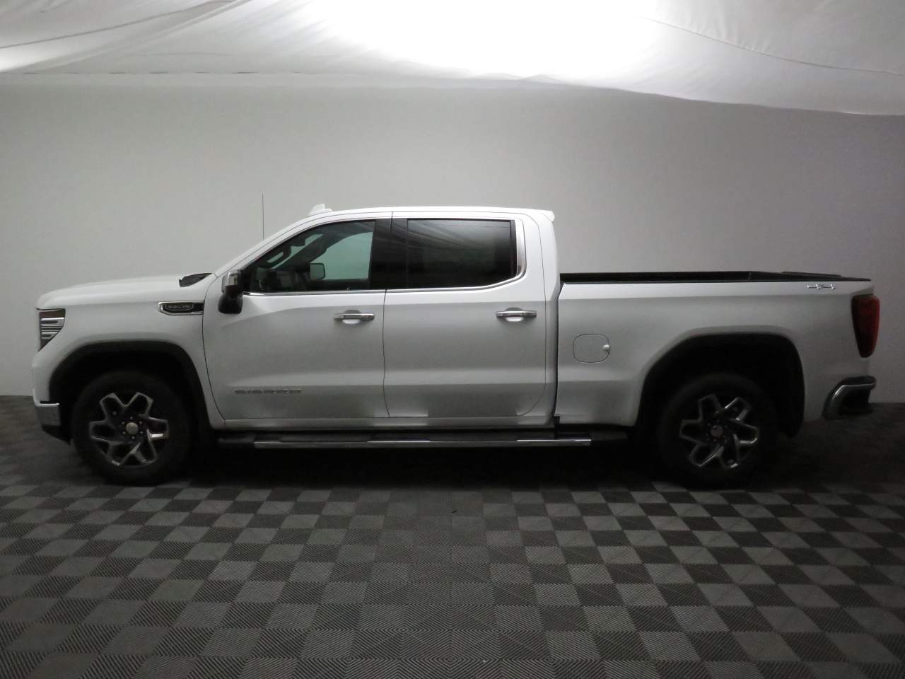 2025 GMC Sierra 1500 Crew Cab SLT 4WD