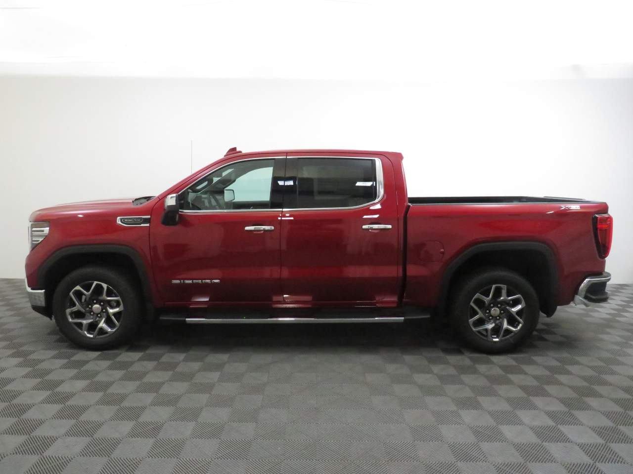 2025 GMC Sierra 1500 Crew Cab SLT 4WD