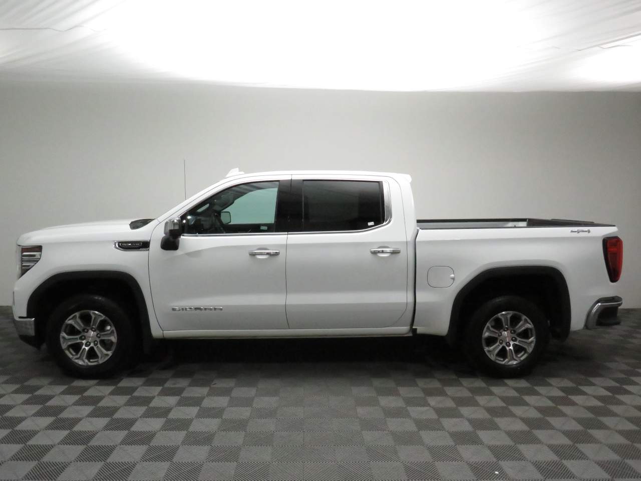 2024 GMC Sierra 1500 SLT Crew Cab