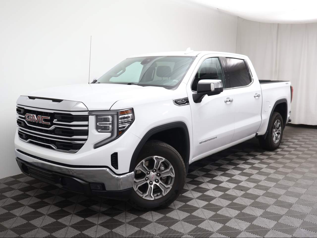 2024 GMC Sierra 1500 SLT Crew Cab