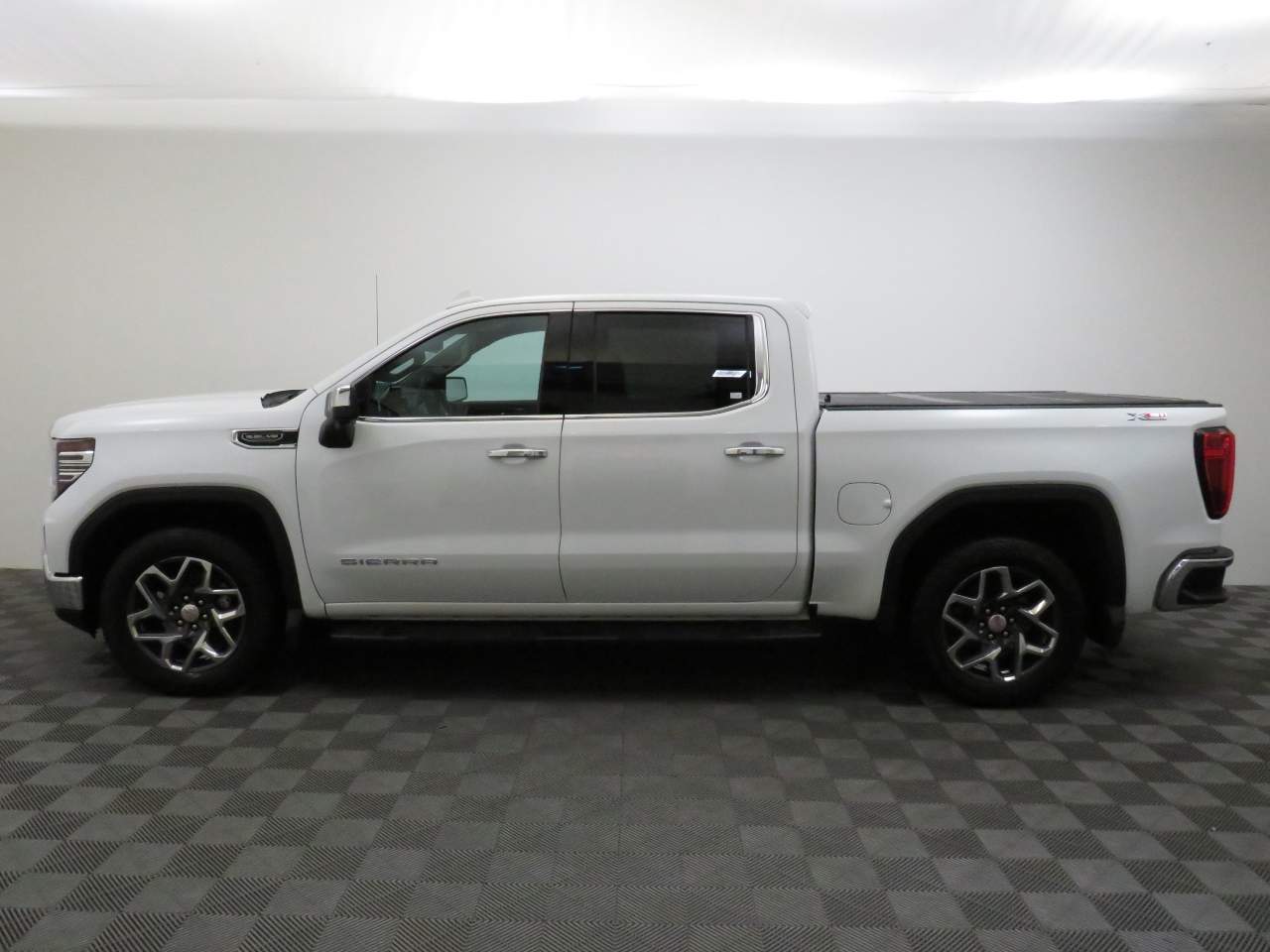 2023 GMC Sierra 1500 SLT Crew Cab