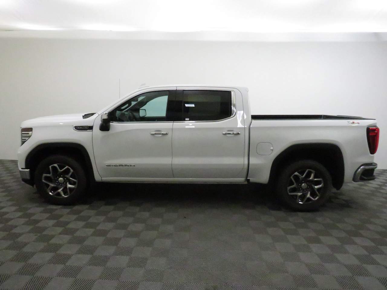 2023 GMC Sierra 1500 SLT Crew Cab