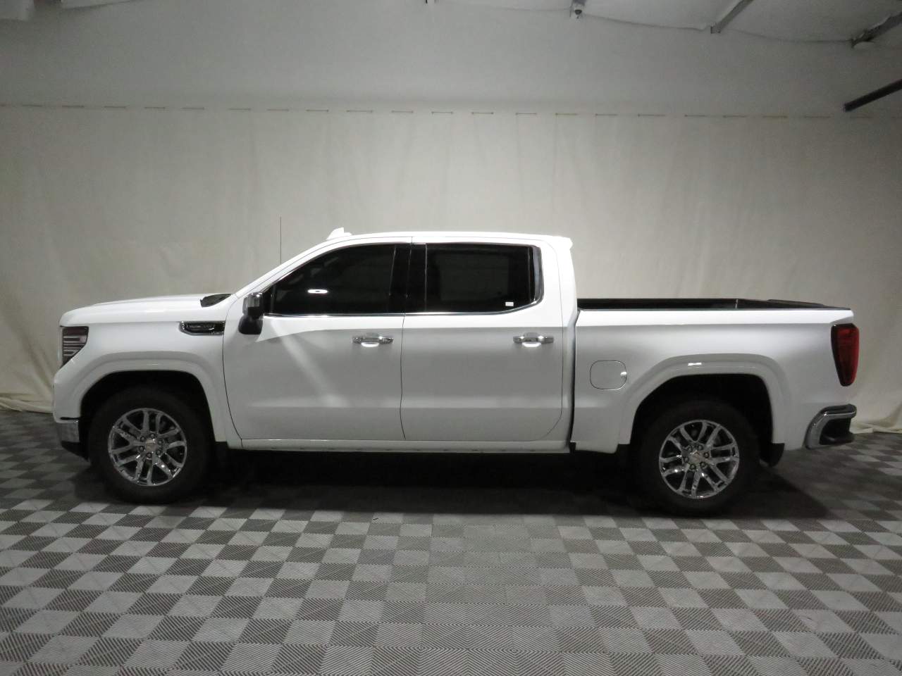 2024 GMC Sierra 1500 SLT Crew Cab