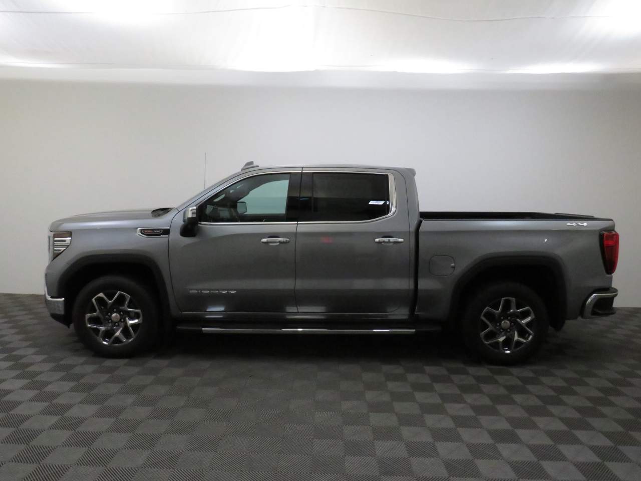 2025 GMC Sierra 1500 Crew Cab SLT 4WD