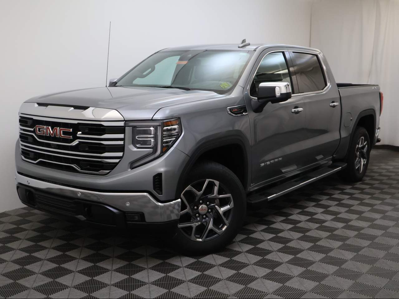 2025 GMC Sierra 1500 Crew Cab SLT 4WD