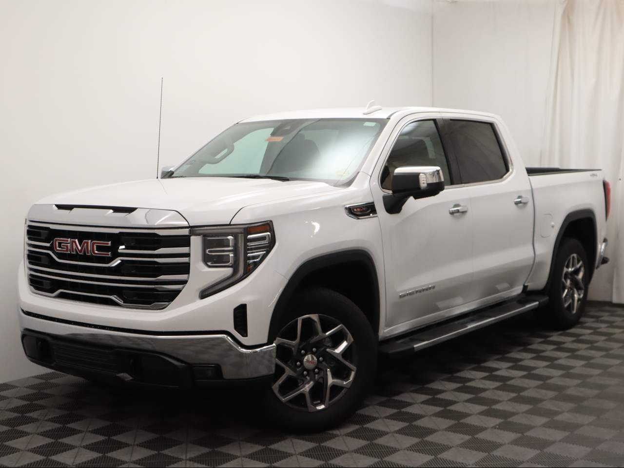 2024 GMC Sierra 1500 Crew Cab SLT 4WD