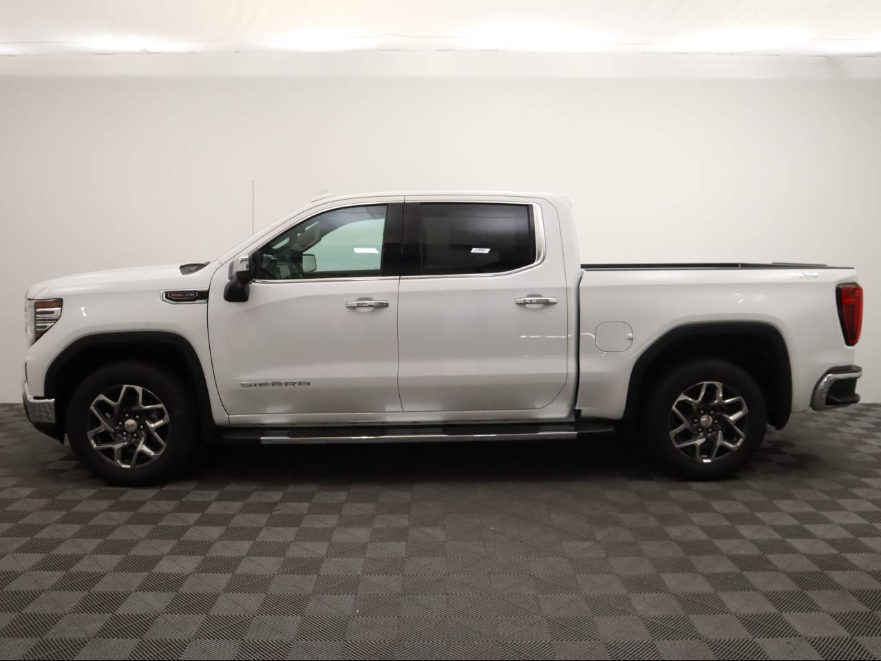 2024 GMC Sierra 1500 Crew Cab SLT 4WD