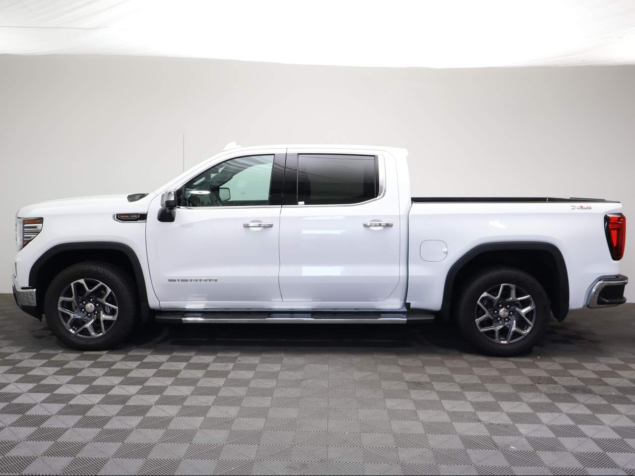 2025 GMC Sierra 1500 SLT Crew Cab