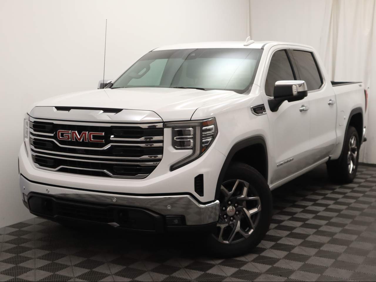 2022 GMC Sierra 1500 SLT Crew Cab