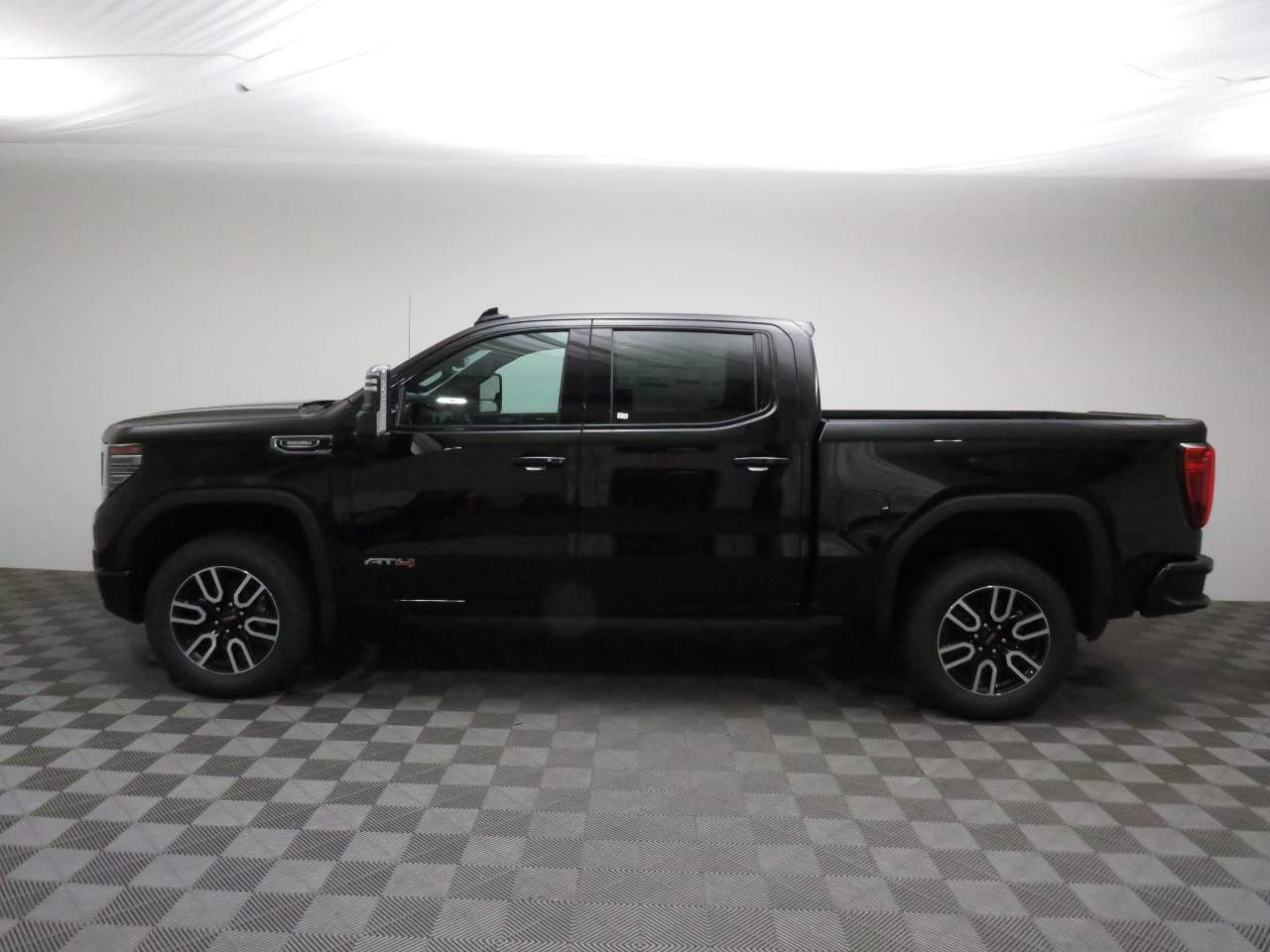 2025 GMC Sierra 1500 Crew Cab AT4 4WD