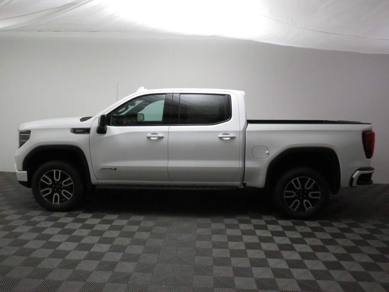 2025 GMC Sierra 1500 Crew Cab AT4 4WD