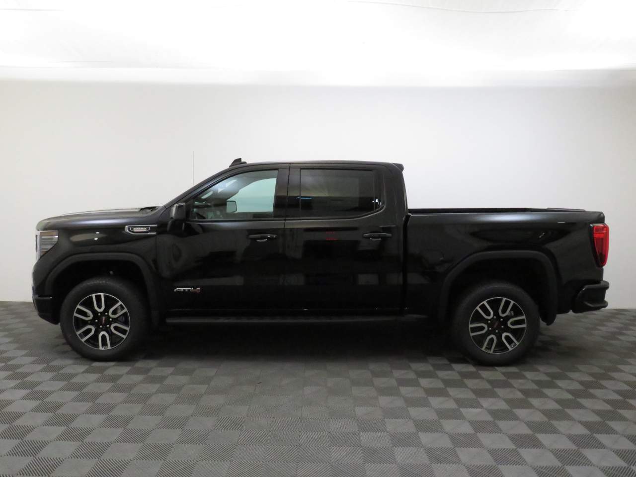 2025 GMC Sierra 1500 Crew Cab AT4 4WD