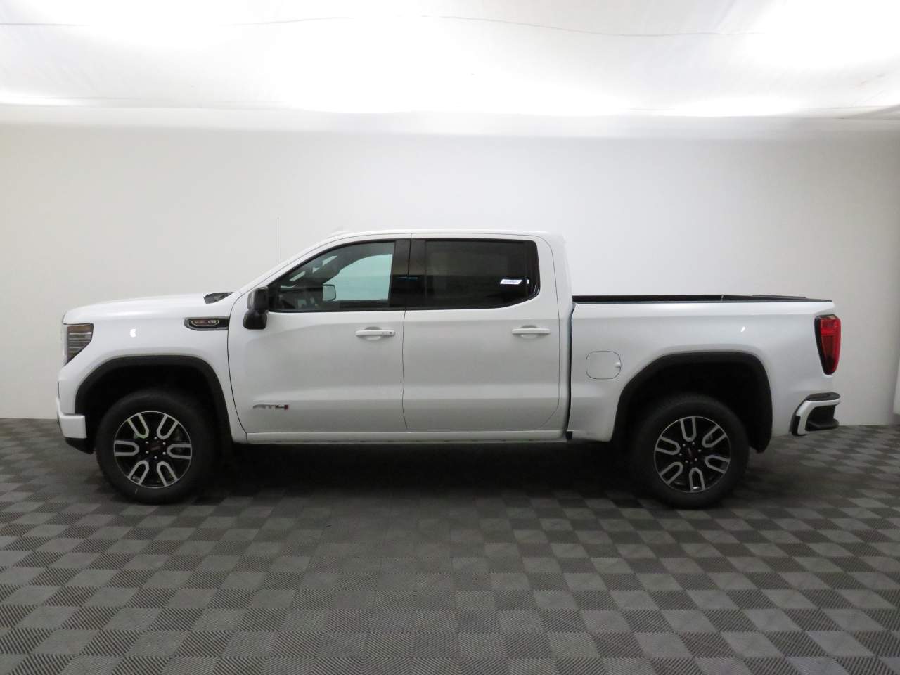 2025 GMC Sierra 1500 Crew Cab AT4 4WD