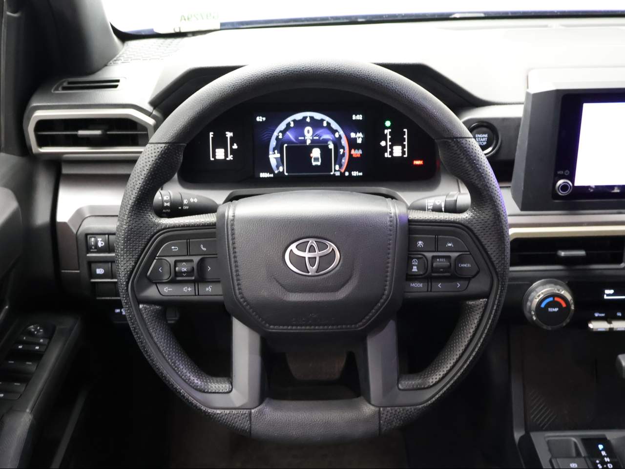 2025 Toyota Tacoma SR5 - Photo 11