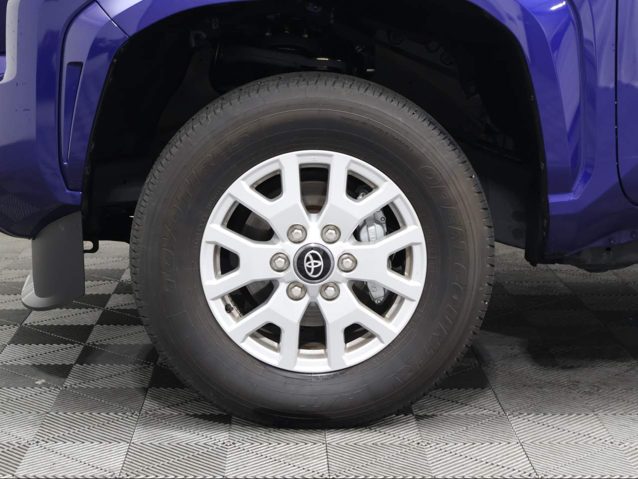 2025 Toyota Tacoma SR5 - Photo 6